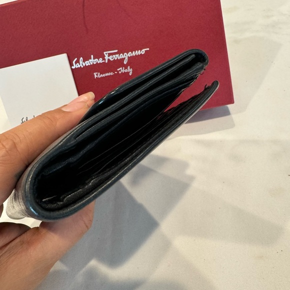 Authentic Salvatore Ferragamo wallet - Picture 12 of 13